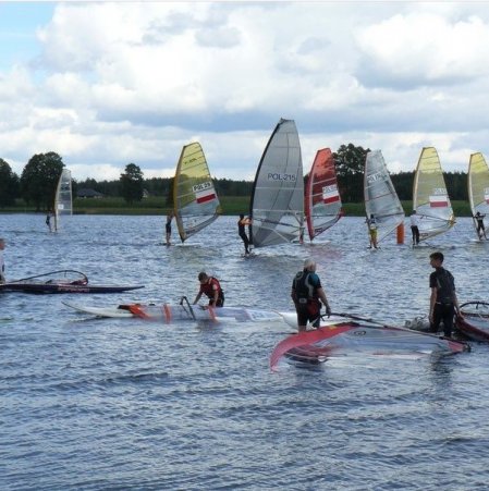 Regaty windsurfingowe na jeziorze Urszulewo